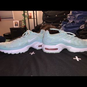 Woman’s sneakers Nike air max